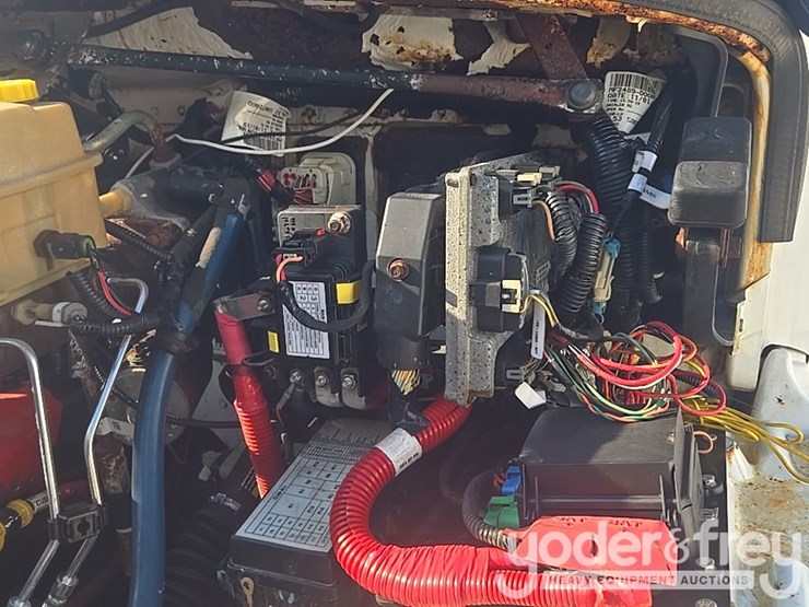 2020-freightliner-m2-106-image-33