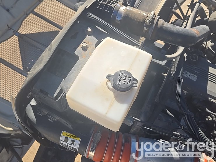 2009-peterbilt-335-image-42