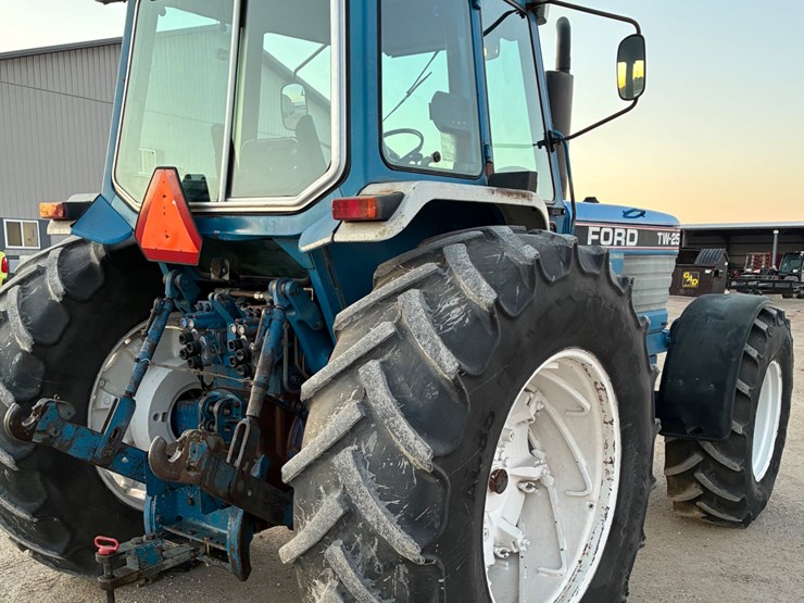 1988-ford-tractor-image-3