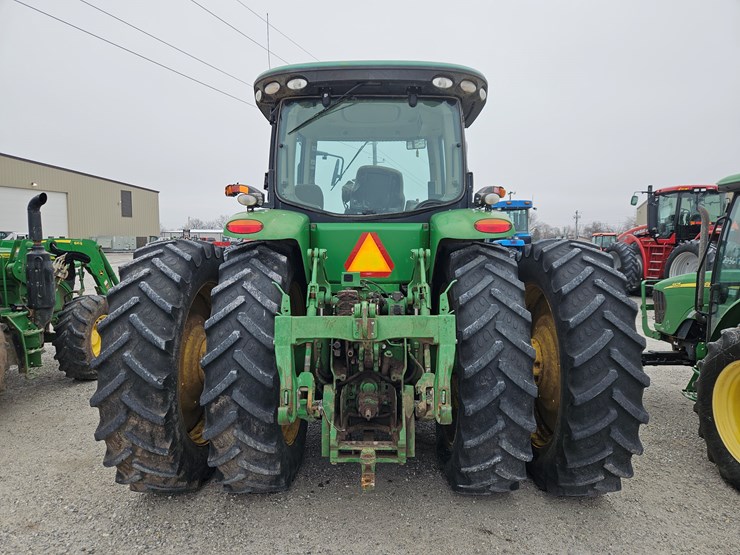 2011-john-deere-8235r-image-12