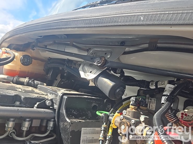 2021-freightliner-m2-106-image-78