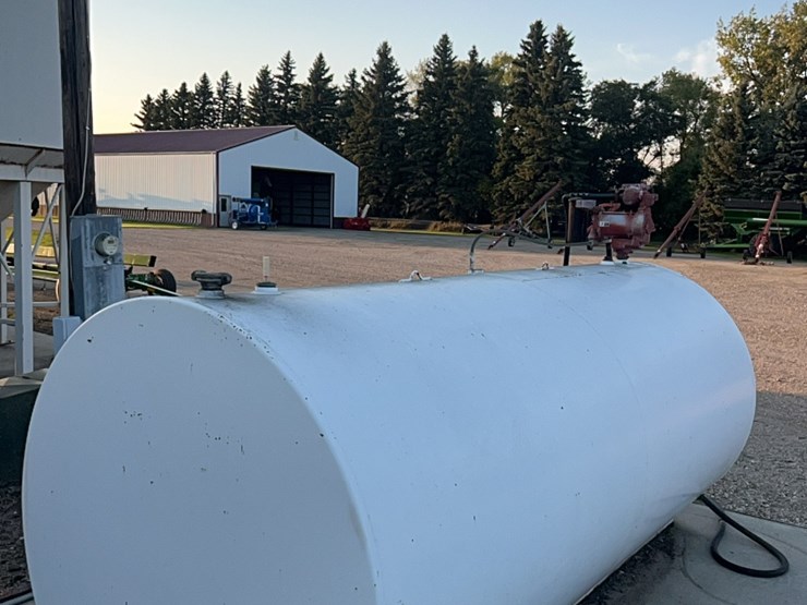 2000-gallon-fuel-tank-with-fill-rite-heavy-duty-high-output-pump-image-30