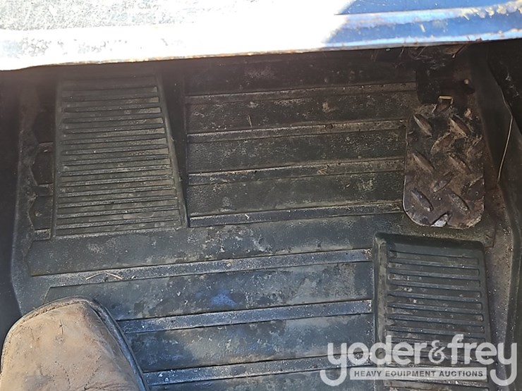 2021-caterpillar-226d3-image-37