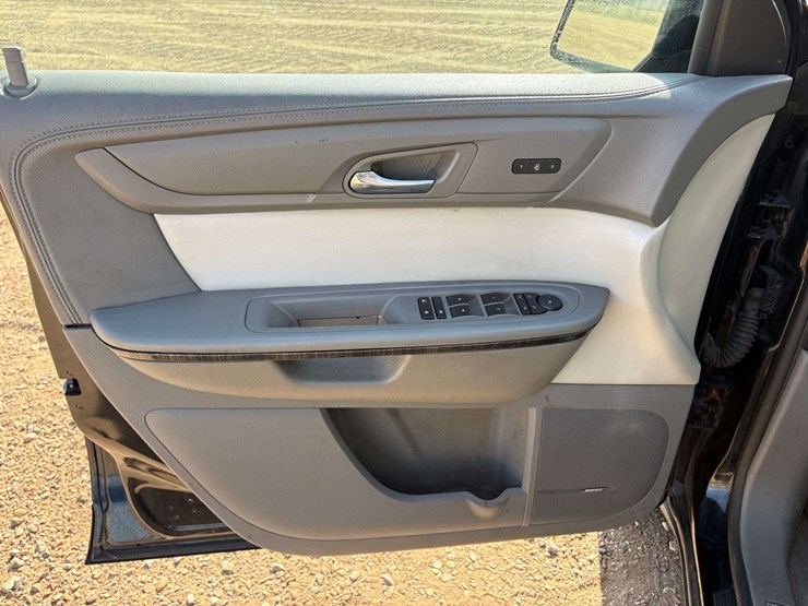 2016-gmc-acadia-slt-image-14