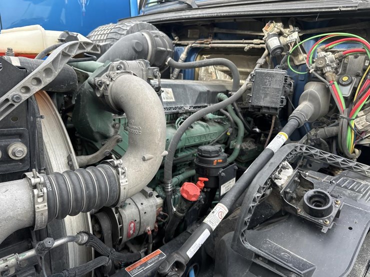 2018-volvo-10-image-29