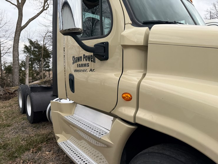 #40952-•-2016-freightliner-t/a-daycab-truck-tractor-3akjged50gshn2261-image-40