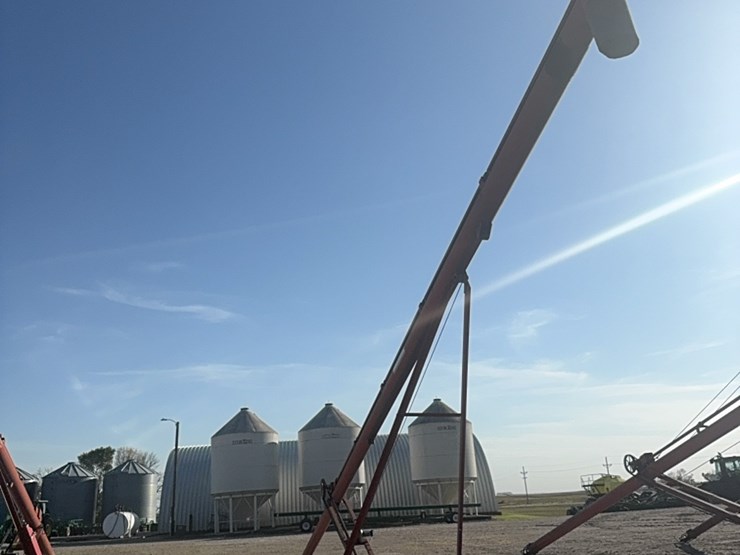 sakundiak-44’x7”-auger-w/10-hp-single-ph-220-baldor-electric-motor,-equipped-with-12-v-lift-￼-image-5