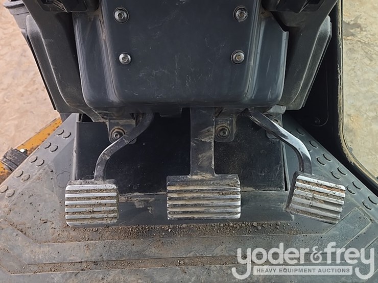 2015-caterpillar-12m3-image-95