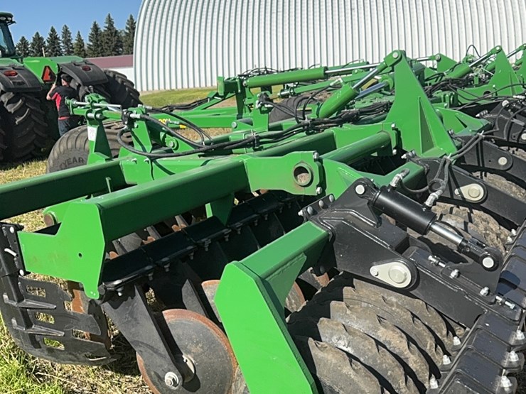 2023-john-deere-h-image-13