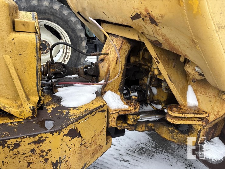 massey-ferguson-320-image-4