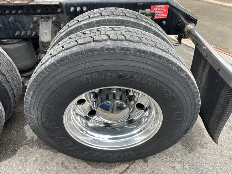 2018-volvo-10-image-59