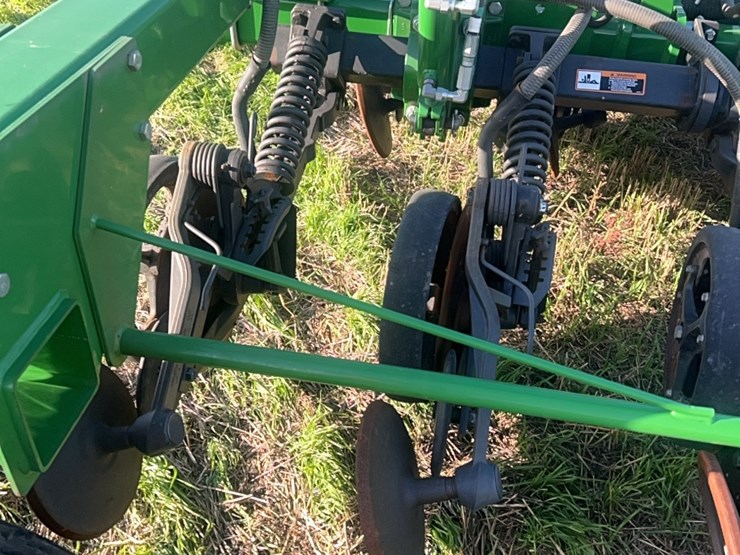 2018-john-deere-1910-image-110