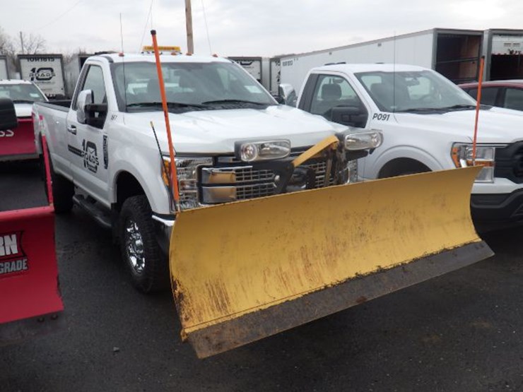 2017-ford-f350-xl-image-3