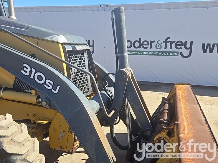 2010-deere-310sj-image-23