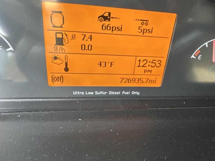 2018-volvo-10-image-46