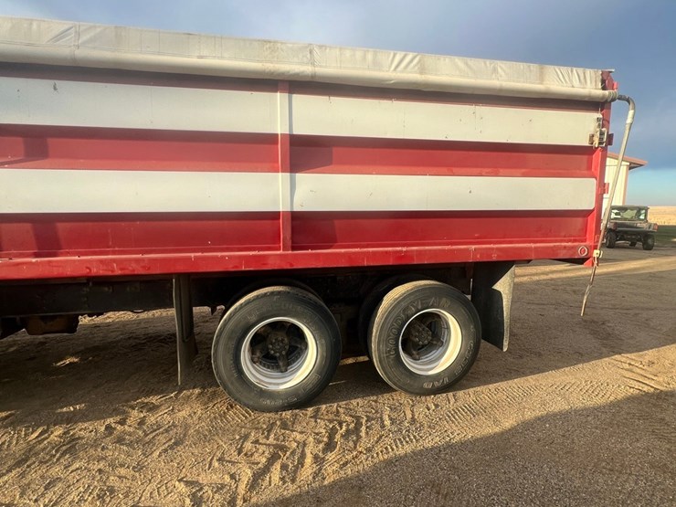 lot-12.-1981-ih-tandem-twin-screw-grain-truck,-very-good-19’-strong-box-and-hoist,-roll-tarp,-466-diesel,-5+4-
vin-af195bca10481-image-9