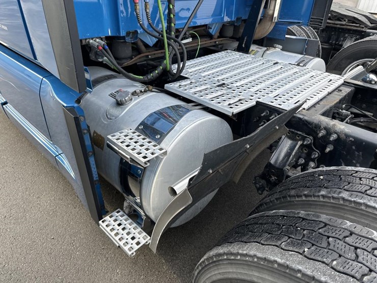 2022-volvo-10-image-13