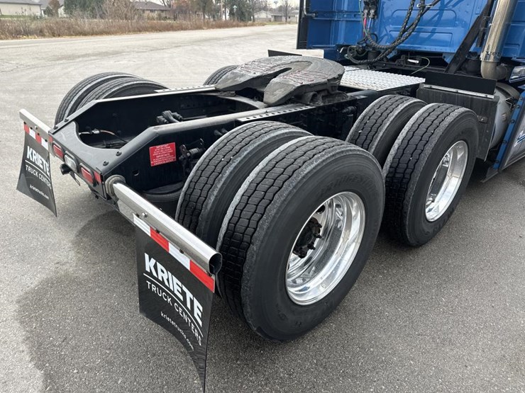 #2224-•-2025-volvo-vnl-sleeper-cab-semi-truck-tractor-image-16