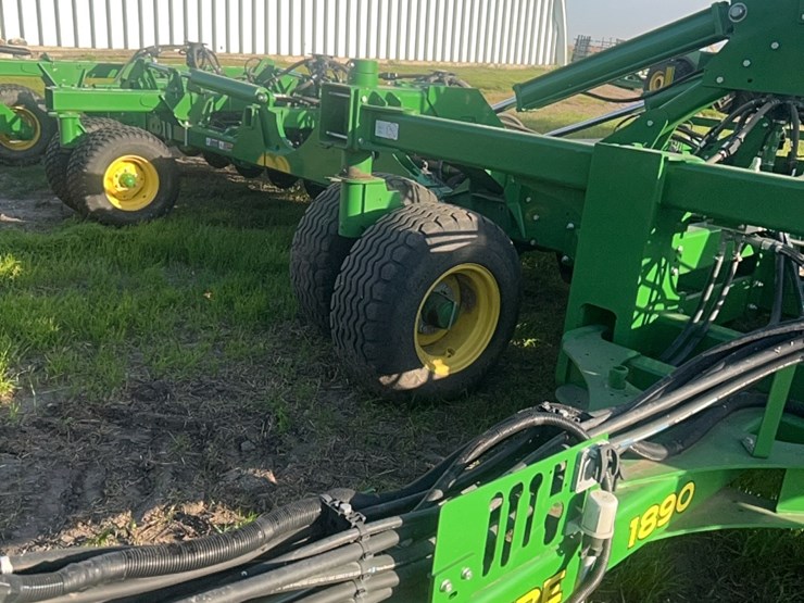 2018-john-deere-1910-image-58