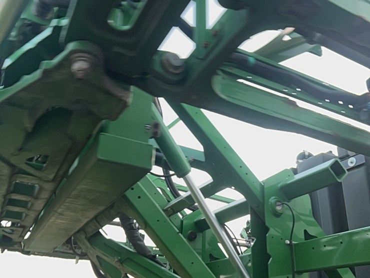 2014-john-deere-r4030-image-140