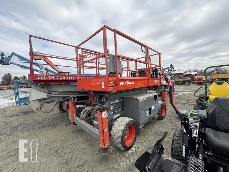 2017-skyjack-sj6832rt-image-1