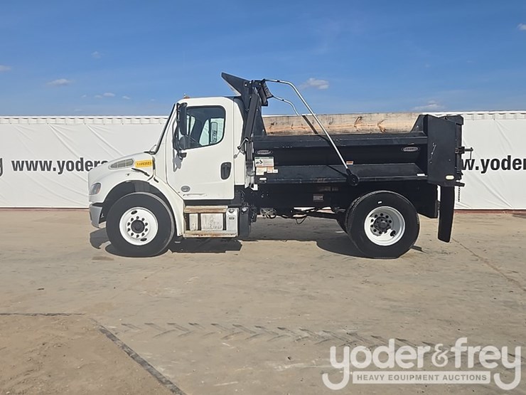 2020-freightliner-m2-106-image-2