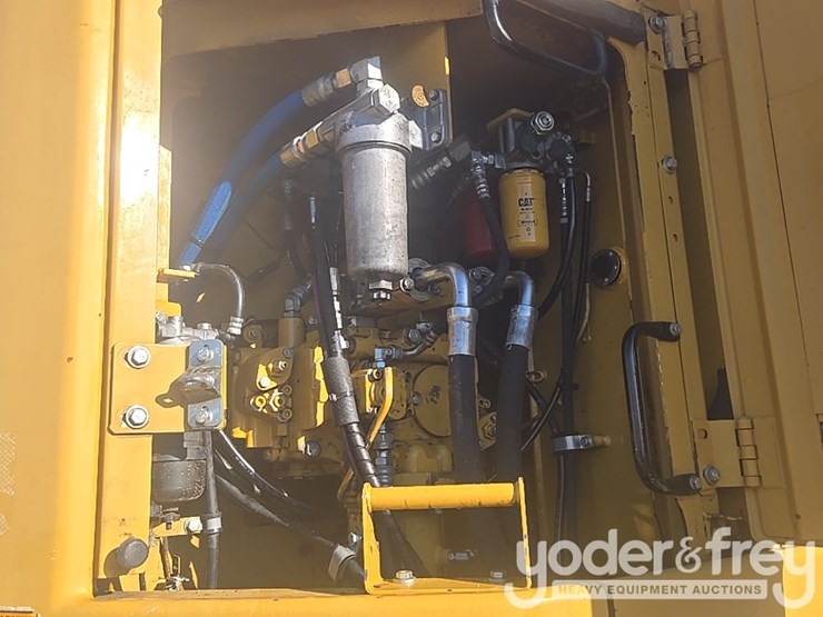 2016-caterpillar-335fl-image-63