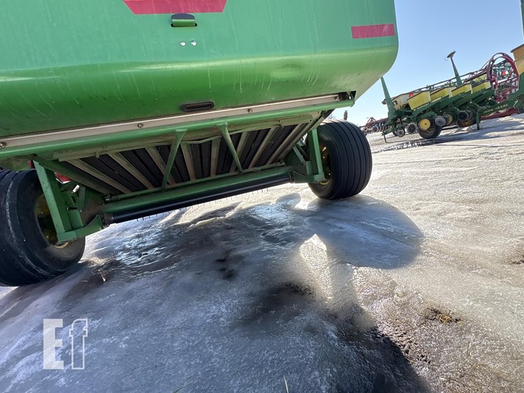 2000-john-deere-567-image-11