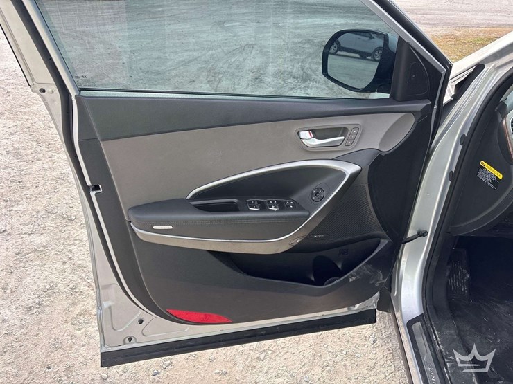 2017-hyundai-santa-fe-image-10