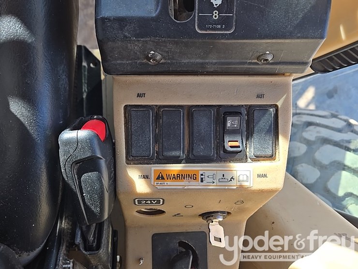 2005-caterpillar-140h-vhp-plus-image-101