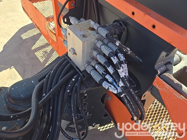 2017-jlg-600aj-image-35