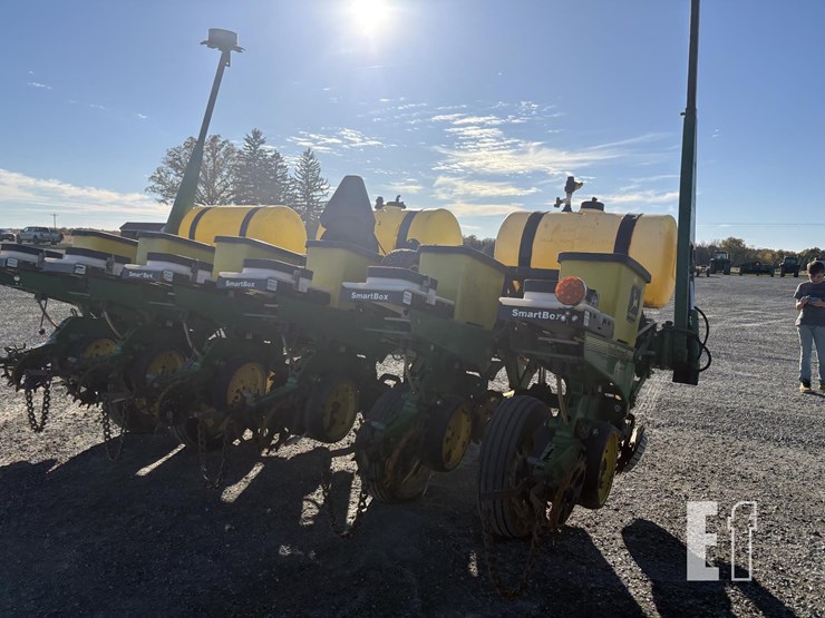 john-deere-7200-image-7