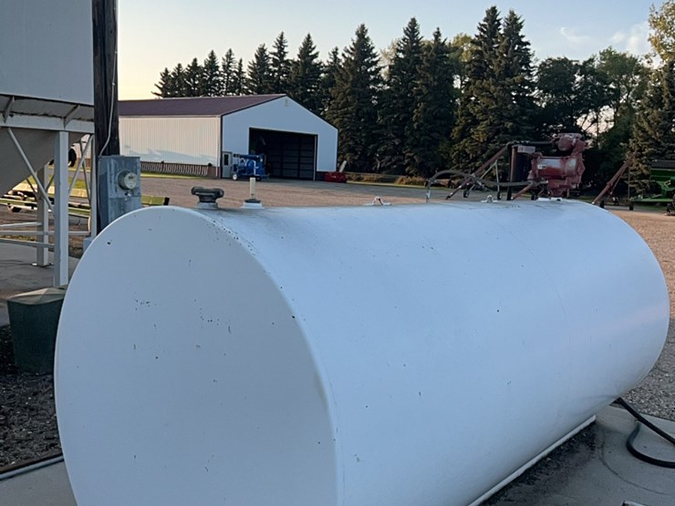 2000-gallon-fuel-tank-with-fill-rite-heavy-duty-high-output-pump-image-29