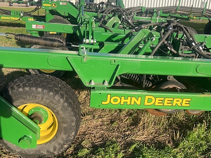 2018-john-deere-1910-image-102