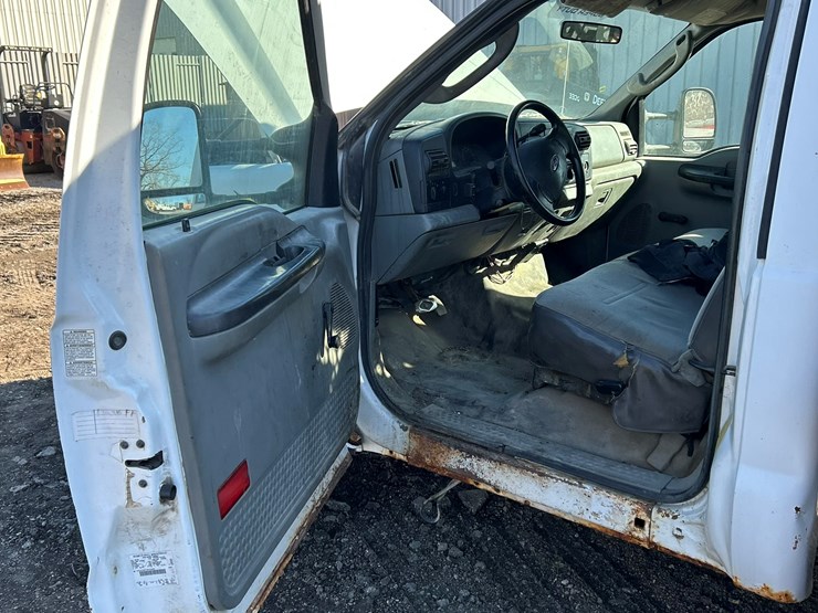 2005-ford-f550-image-60