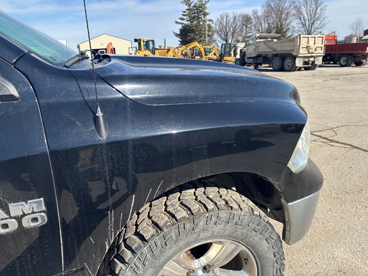 2014-dodge-1500-image-19