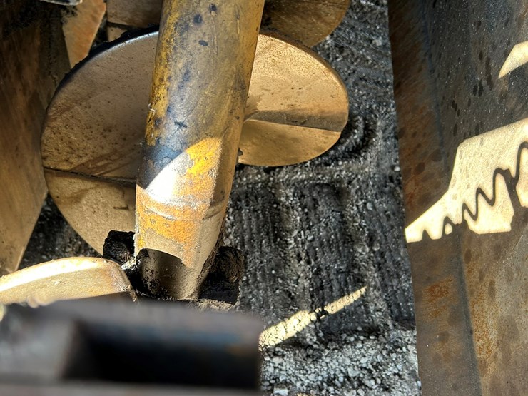 caterpillar-ap-650b-image-73