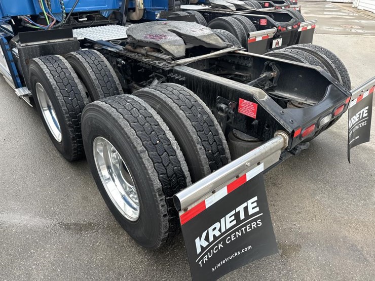 #2225-•-2024-volvo-vnl-sleeper-cab-semi-truck-tractor-image-16