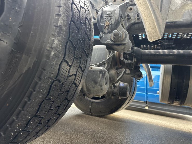 2022-volvo-10-image-40