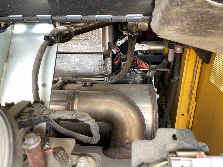 2019-john-deere-332-image-27