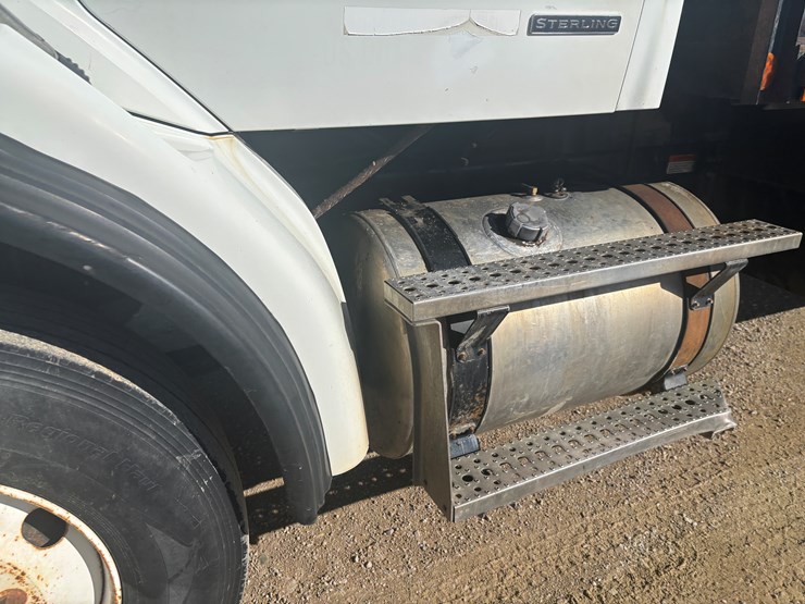 2005-sterling-lt8500-image-15