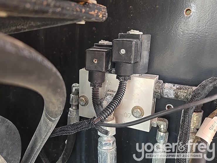 2015-jlg-600s-image-38