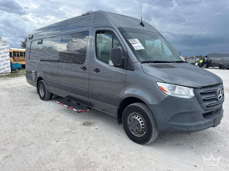 2021-mercedes-benz-sprinter-4500-image-2
