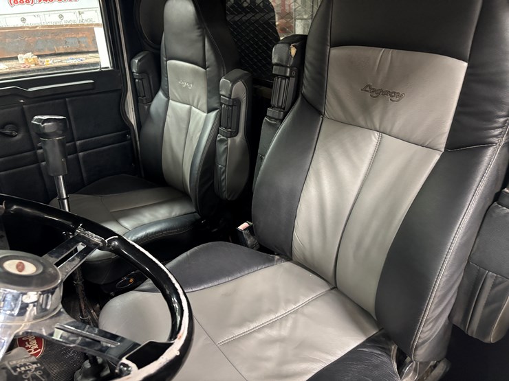 1987-peterbilt-379-image-44