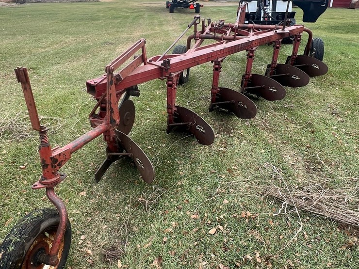 lot-16.-ih-6x14-trip-beam-plow-w/-packer-image-7