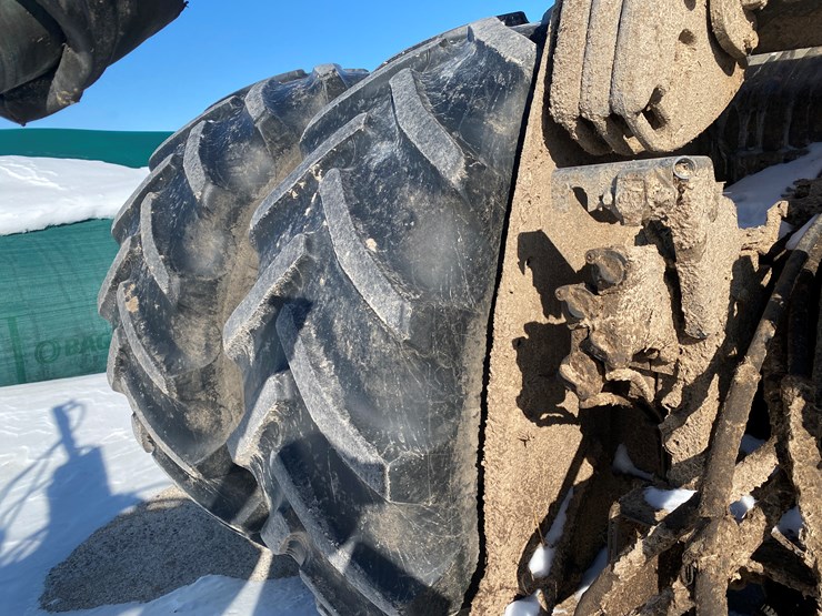 2011-new-holland-390-image-13