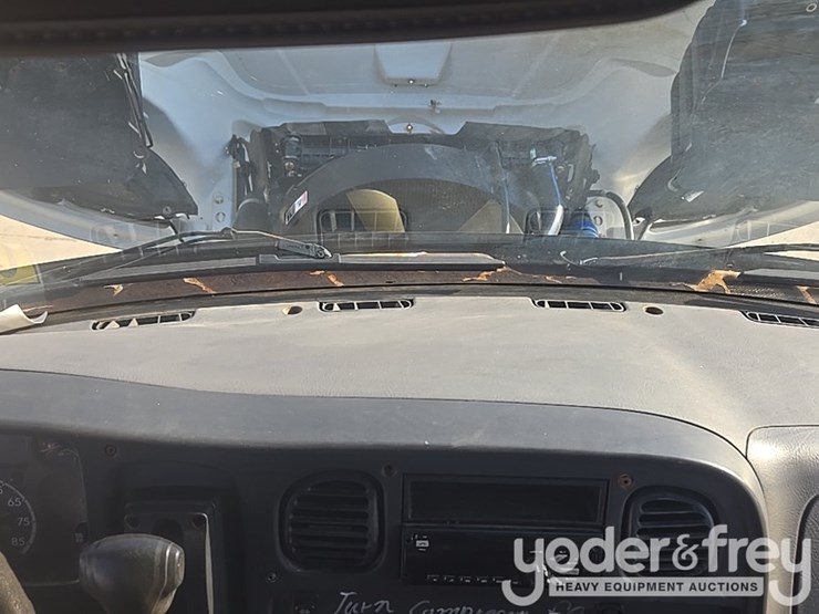 2020-freightliner-m2-106-image-65