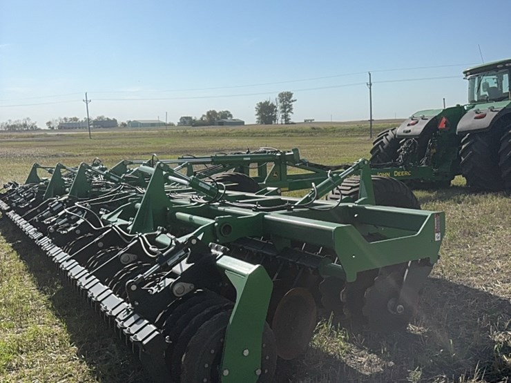 2023-john-deere-h-image-1