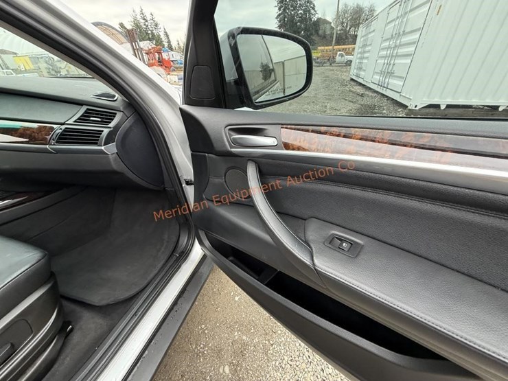 2010-bmw-x5-image-39