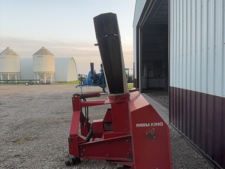farm-king-twin-auger-two-stage-snowblower,-540-pto,-hydraulic-shoot-image-11